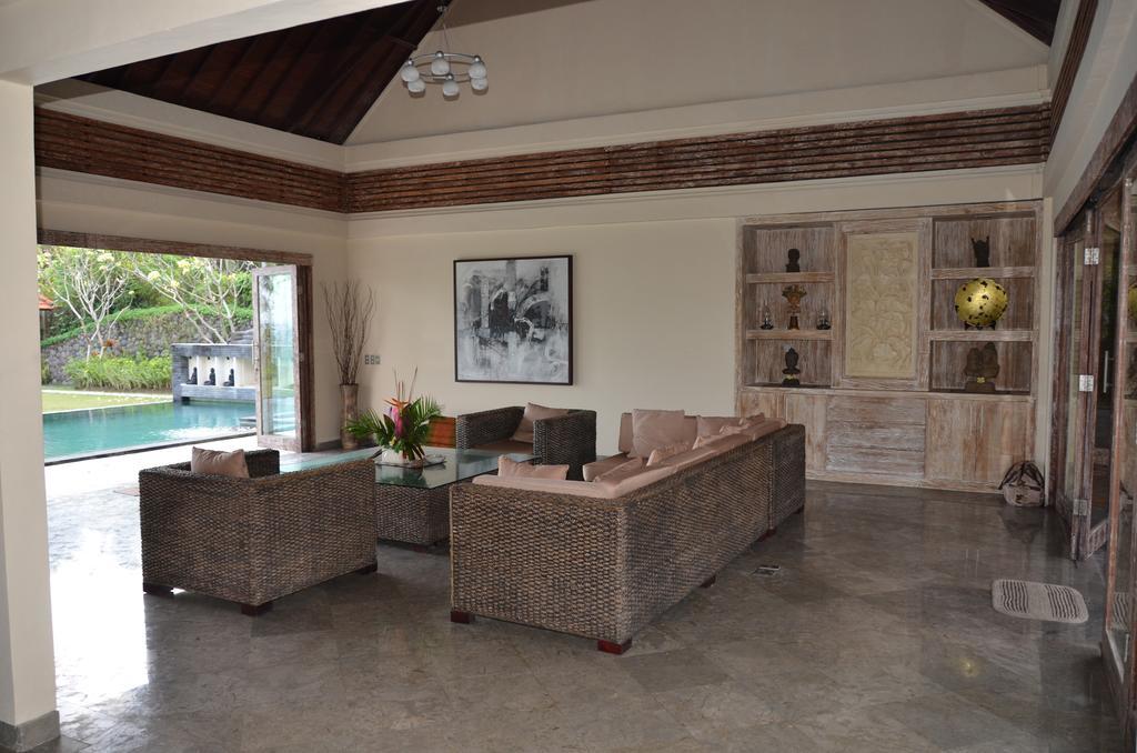 Family Room,113509796:JPEG